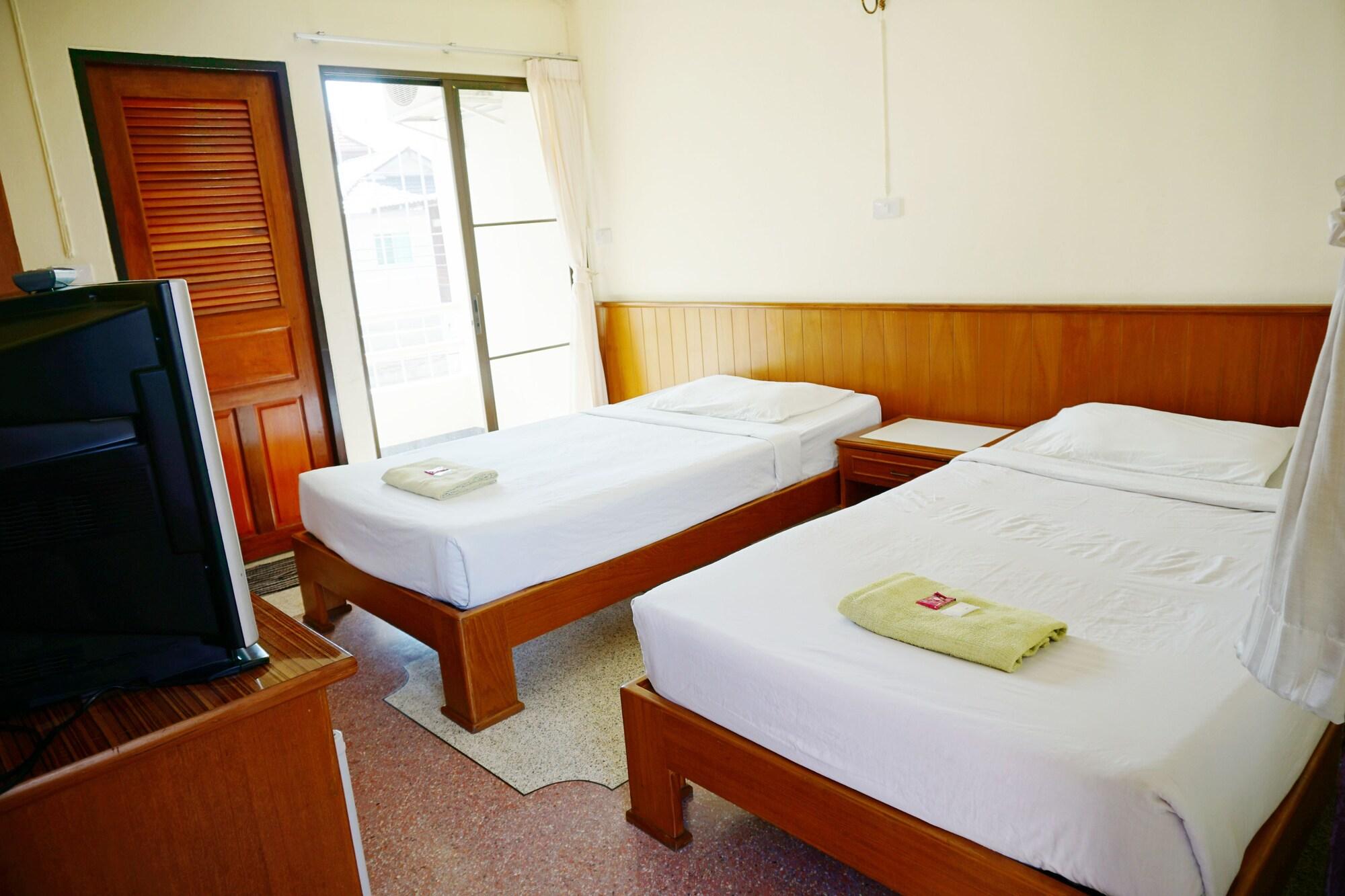 Safe House Court Hotel Csiangmaj Kültér fotó