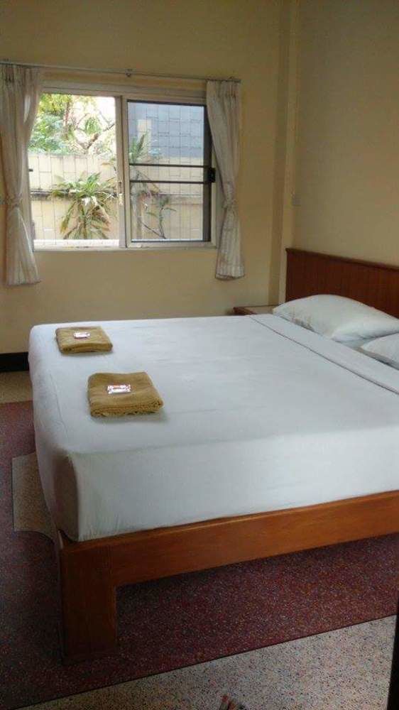 Safe House Court Hotel Csiangmaj Kültér fotó