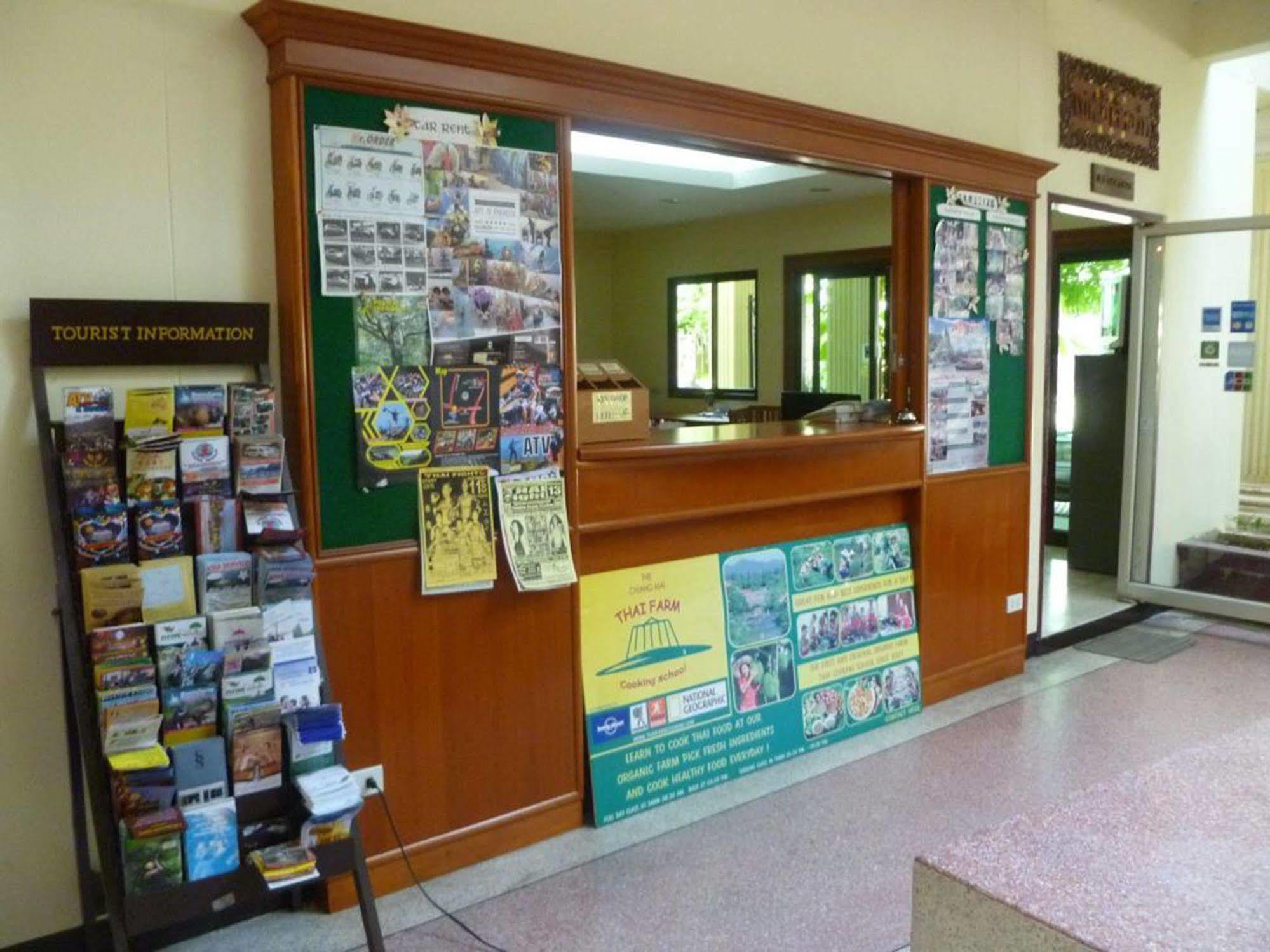 Safe House Court Hotel Csiangmaj Kültér fotó