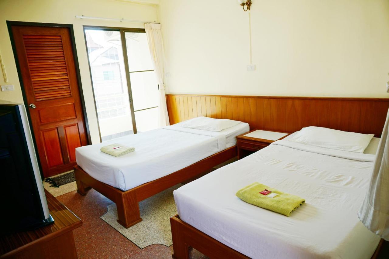Safe House Court Hotel Csiangmaj Kültér fotó