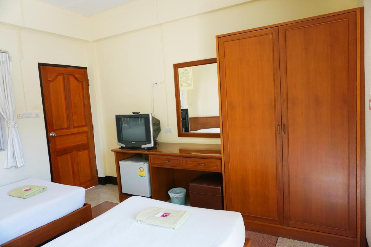 Safe House Court Hotel Csiangmaj Kültér fotó